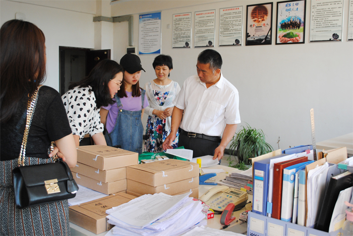 学校完成2019年春季新生资助卡发放工作