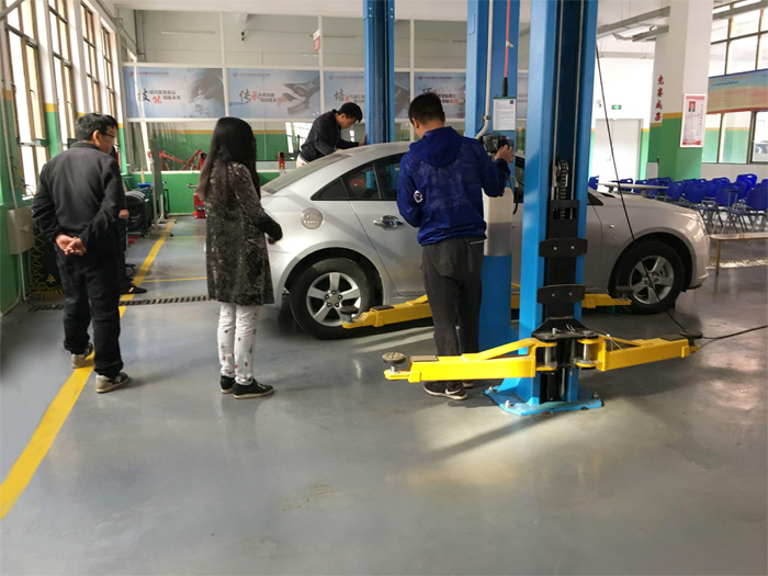 学校组织实验实训设备安全隐患排查工作