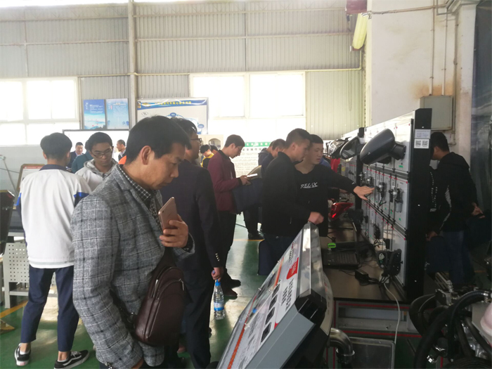 我校汽车工程教研室到昆明官渡职中参加汽车维修技能赛前培训