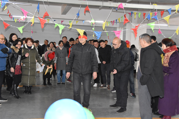 学校举办2019年元旦游园活动