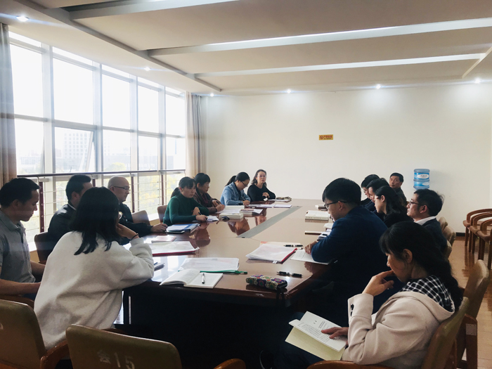 学校党委委员带头讲党课