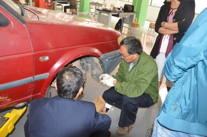 我校积极开展校本培训 切实提高师资水平