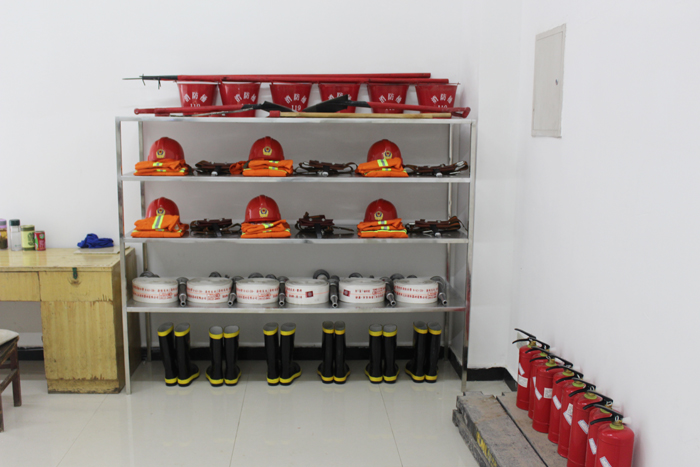 曲靖市职教中心首个微型消防站落户我校