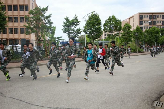 我校举行应急疏散演练活动