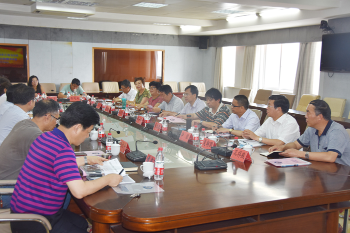 学校校长一行到江苏南通看望顶岗实习学生