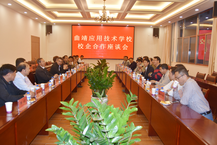 江苏省南通市港闸区工商联商贸考察团到我校考察交流