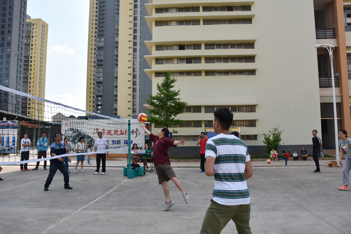 我校2016年教职工排球赛拉开帷幕