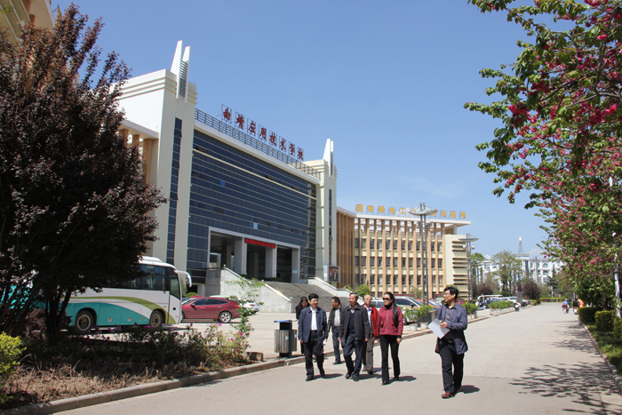 山东潍坊滨海教育投资集团到我校考察交流