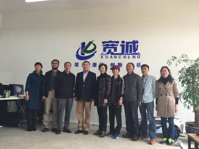 林晓峰专家参观视察我校电子商务客服实训工作