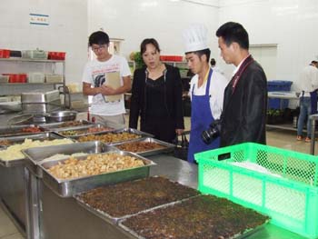 文华街道办食品药品监督所所长一行到校指导工作