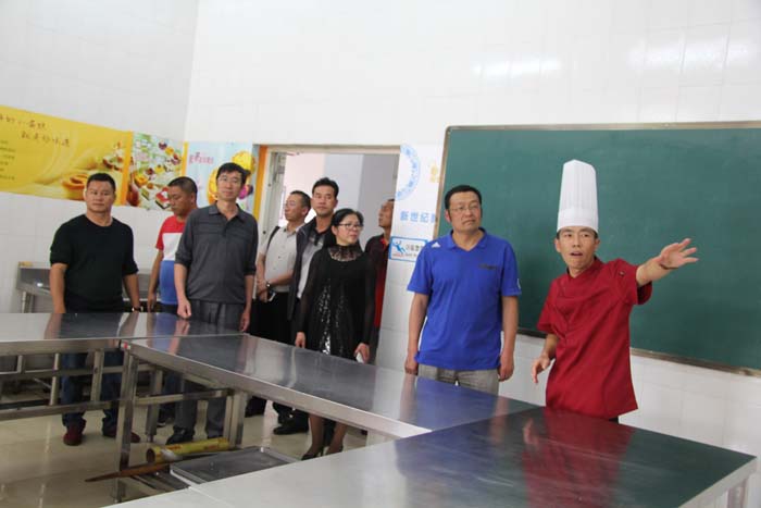 沾益职业技术学校领导到校参观交流