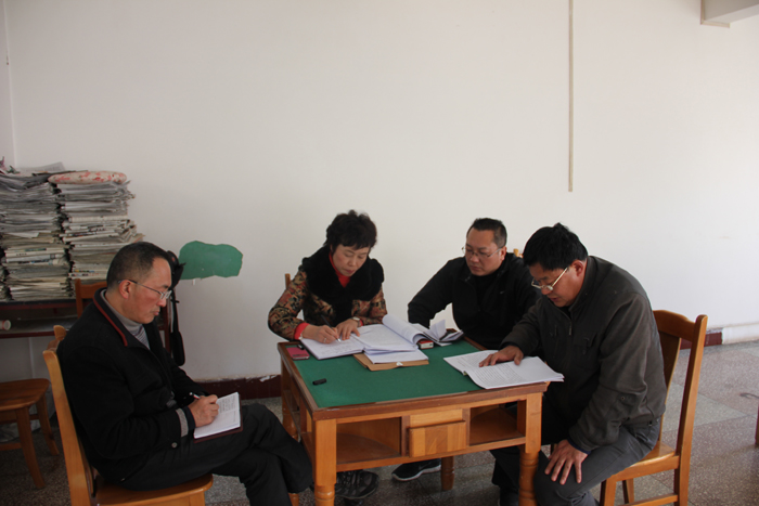 学校理论中心组进行&ldquo;三严三实&rdquo;和&ldquo;忠诚干净担当&rdquo;专题教育集中学习