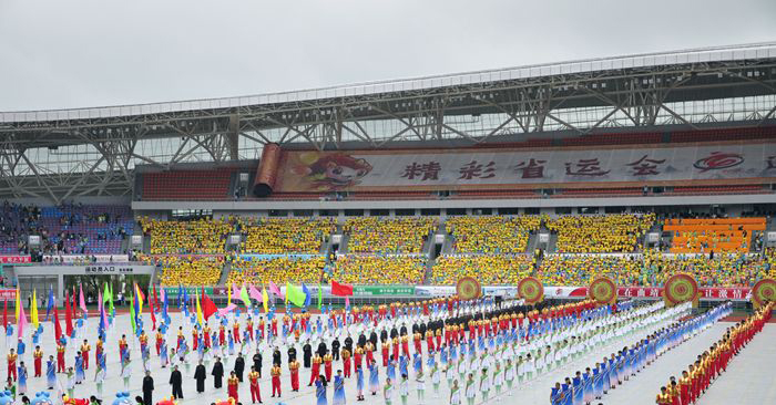我校千人拉拉队参加省运会开幕式