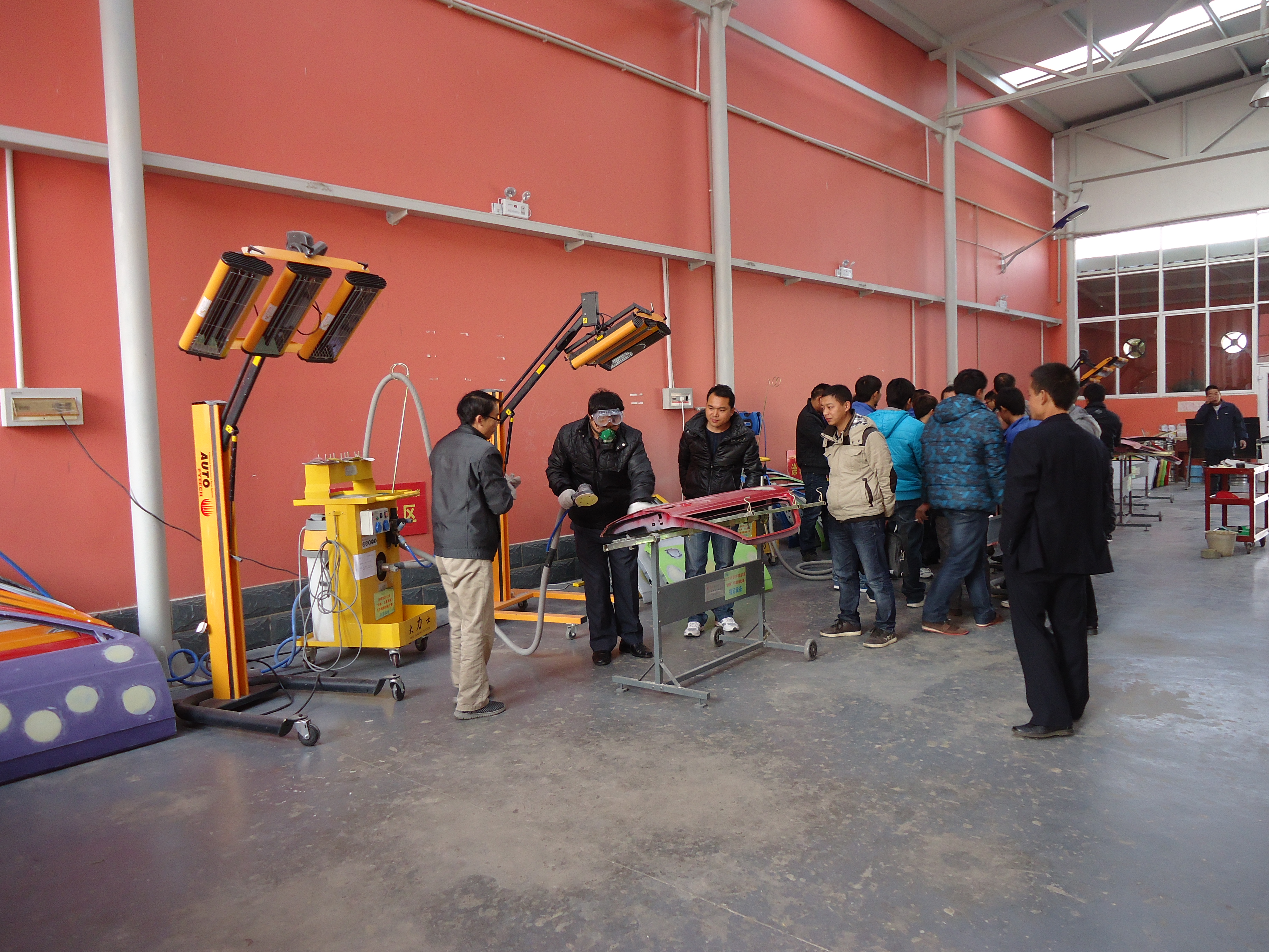 学校派出教师参加汽车维修技能竞赛指导教师赛前培训