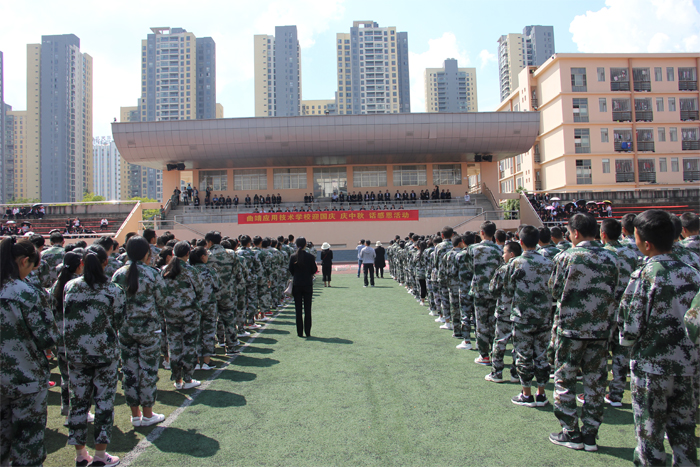 学校开展&ldquo;迎国庆、庆中秋、话感恩&rdquo;活动