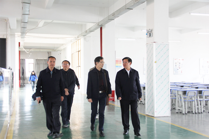 上海市宝山区职业技术学校一行到我校参观考察