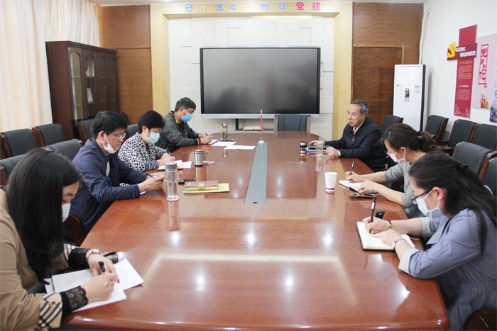 学校兼职卫生健康副校长到校指导疫情防控工作