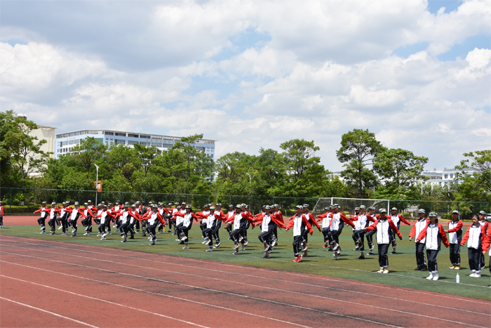 学校领导看望慰问2020年春季学期军训新生