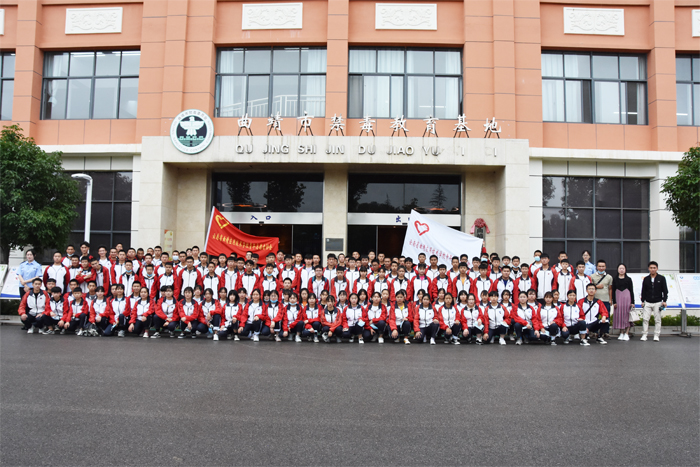 学校组织学生参观曲靖市禁毒教育基地