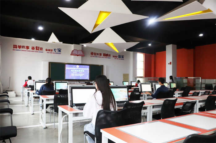 学校成功举办全国扶贫职业技能大赛云南选拔赛曲靖市初赛电子商务师赛项