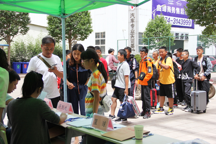 2020年曲靖市校园足球篮球排球啦啦操民族健身操比赛暨第四届校园体育联赛在我校报到