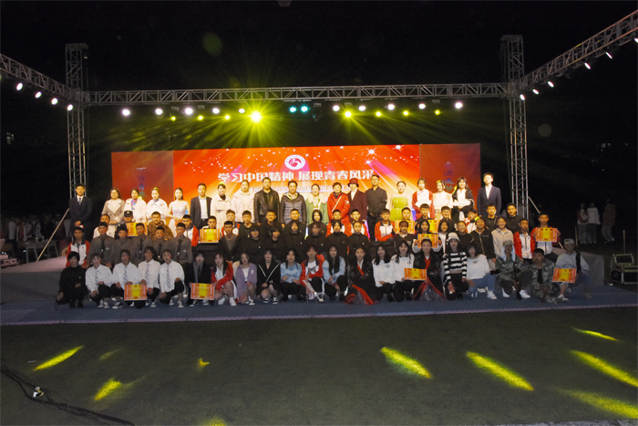 学校成功举办第四届班级文艺汇演