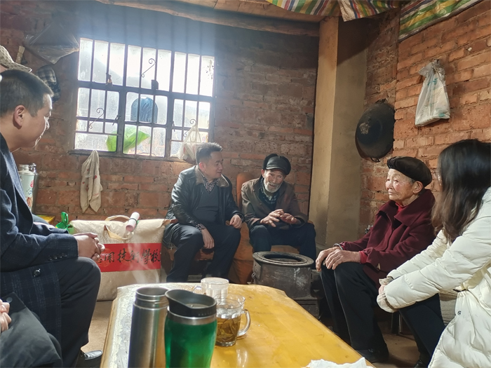 学校开展2021年春节期间慰问帮扶道德模范等先进典型活动