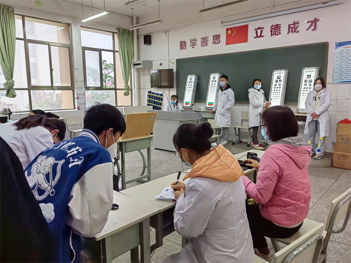 学校顺利完成2019级中专学生高考体检工作