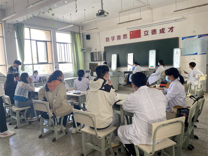 学校顺利完成2020级中专学生高考体检工作