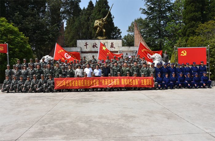 学校组织学生到红色教育基地参观学习