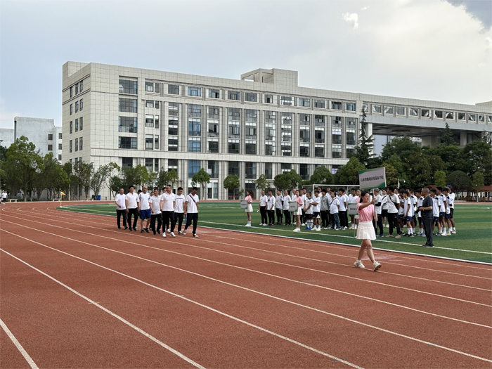 学校参加曲靖职业教育中心第一届&ldquo;职教杯&rdquo;足球运动会