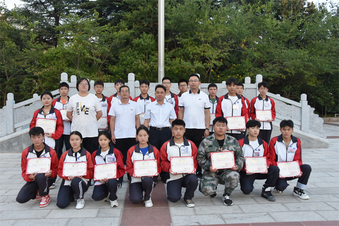 学校举行2023届团委学生会换届活动