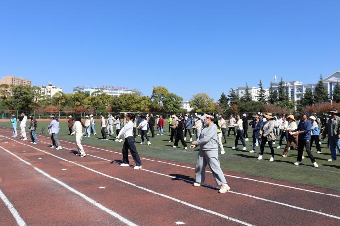 学校举行教职工冬季趣味运动会
