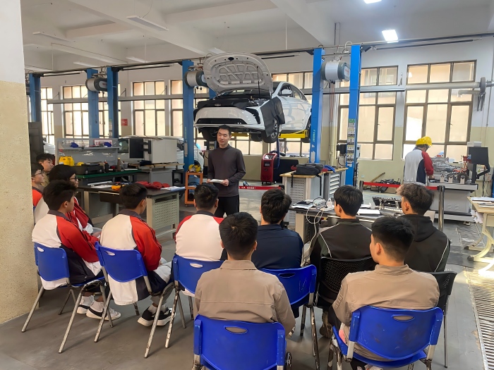 新能源汽车拆装实训(1).jpg